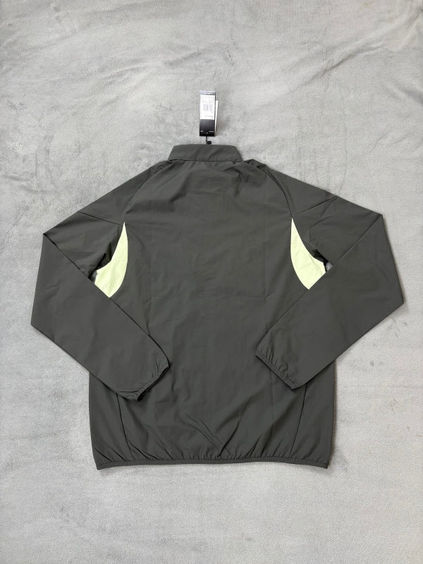 Real Madrid Jacke Olivgrau