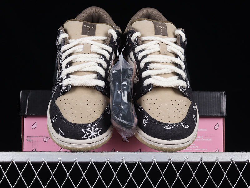 Nike SB dunk travis