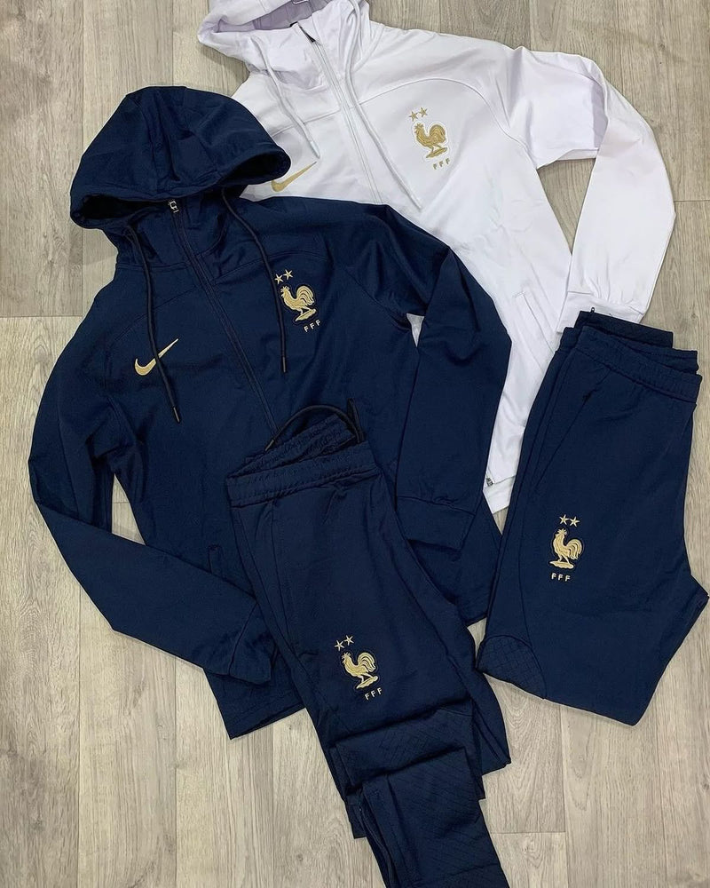 <p><strong>Trainingsanzüge</strong></p>